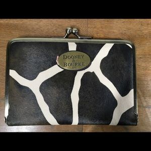 Dooney & Bourke purse/wallet